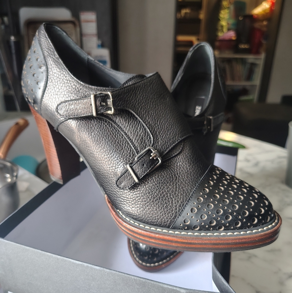 Elegant Black Leather Women's Heels